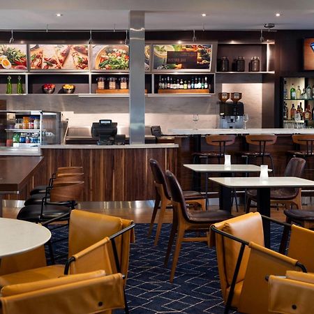 Courtyard By Marriott Bakersfield Hotel Buitenkant foto