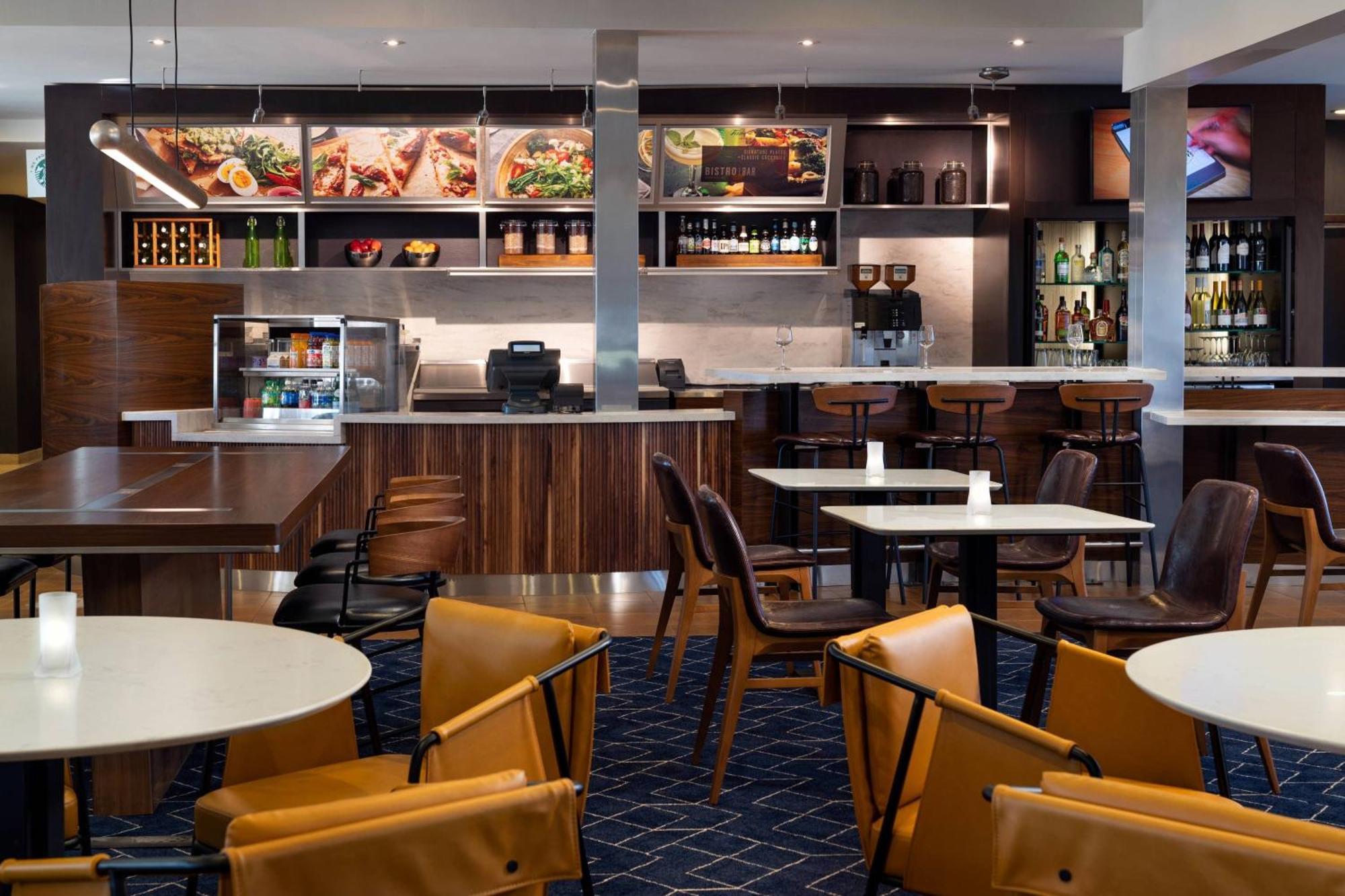 Courtyard By Marriott Bakersfield Hotel Buitenkant foto