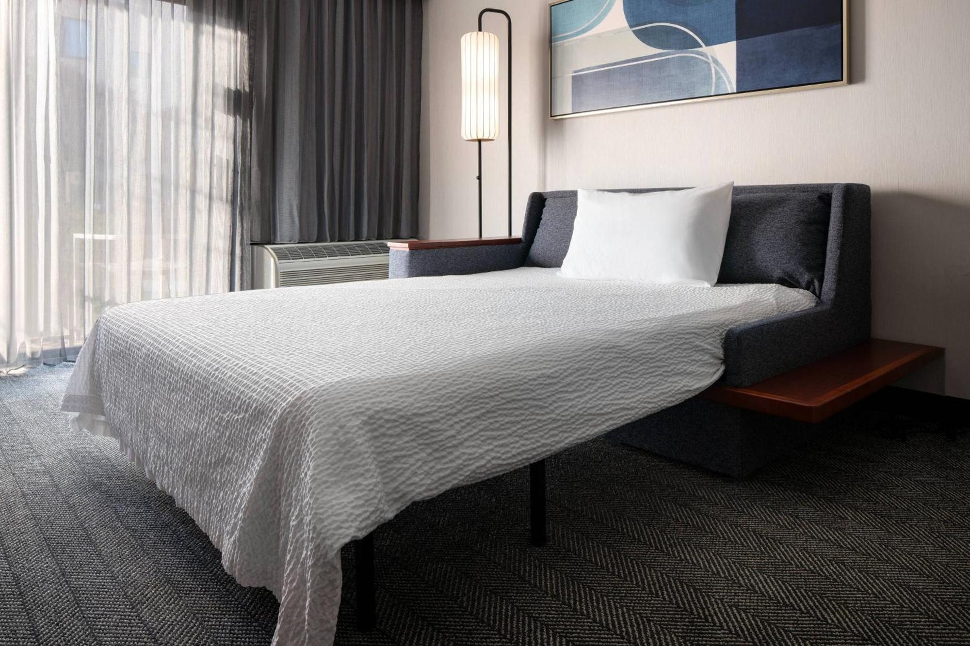 Courtyard By Marriott Bakersfield Hotel Buitenkant foto